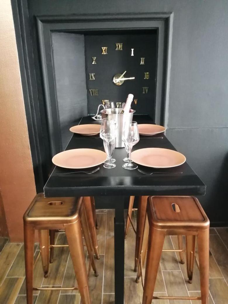 Appartement Avec Balneo Et Sauna Privatif - Le Rose Cuivre Troyes Bagian luar foto